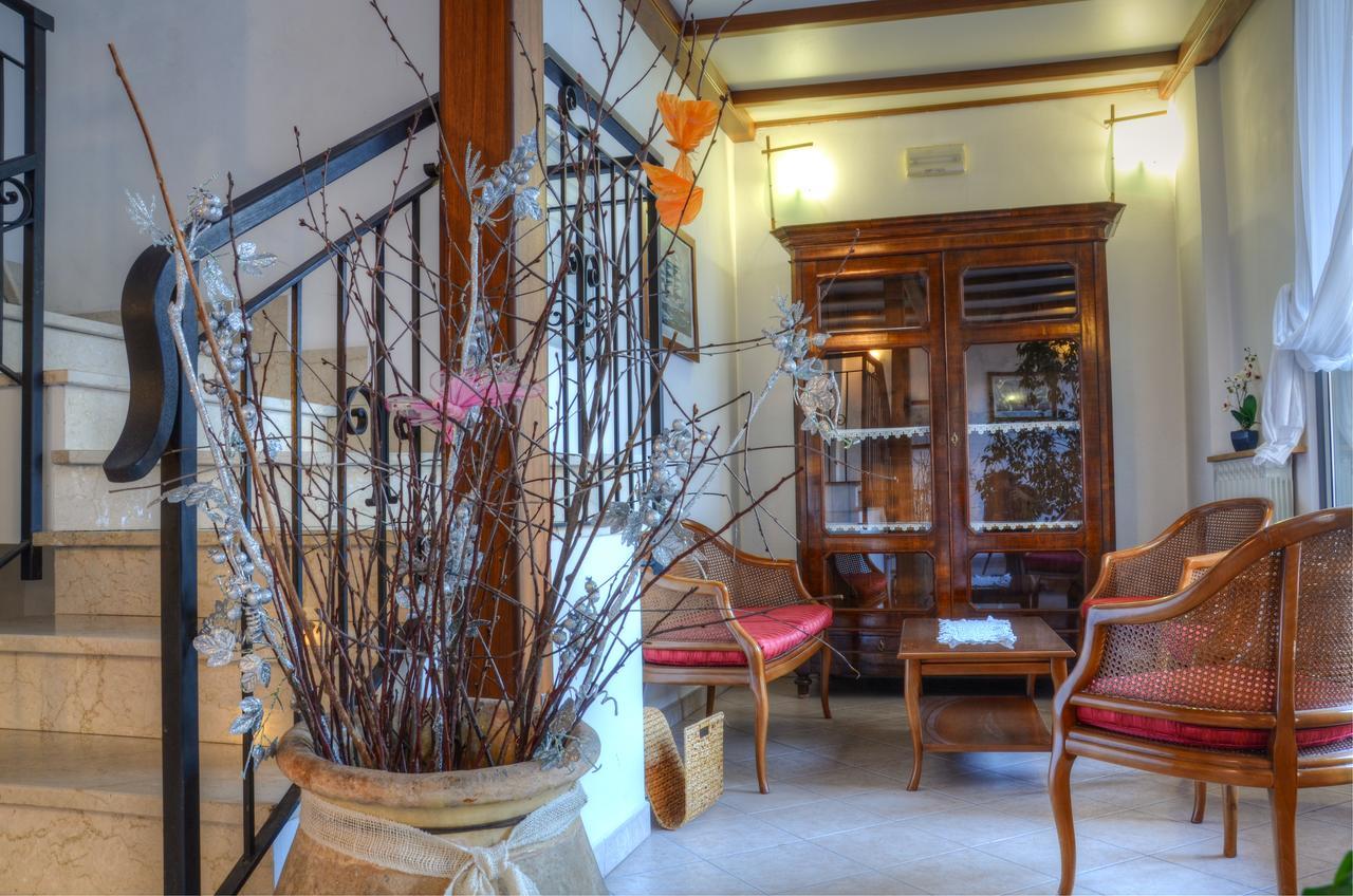 Lina Hotel 3*