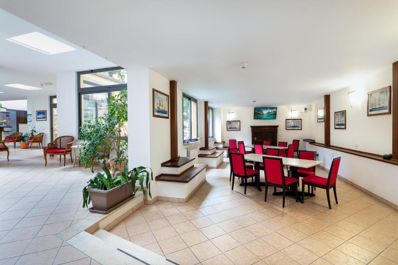 Lina Hotel 3*